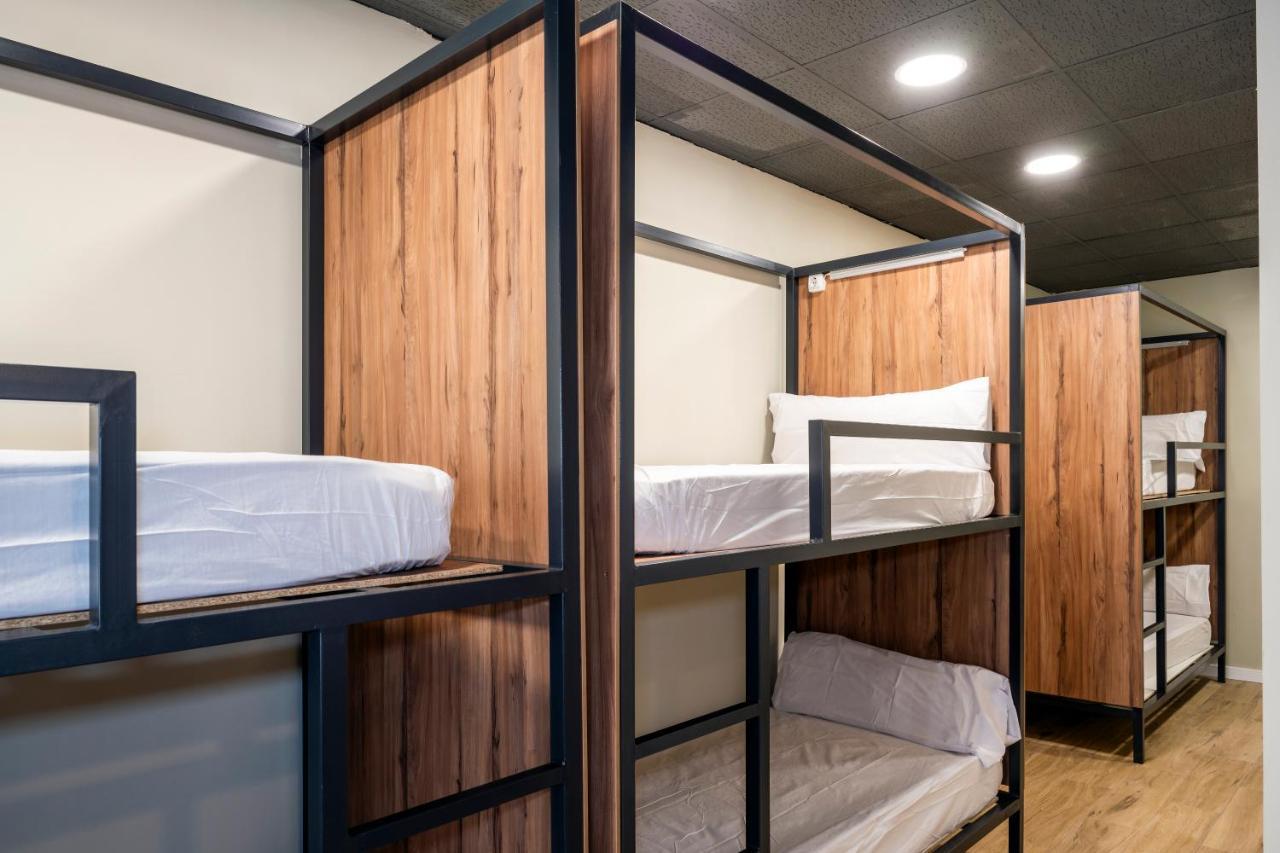 Som Hostel By The Venue บาเลนเซีย ภายนอก รูปภาพ