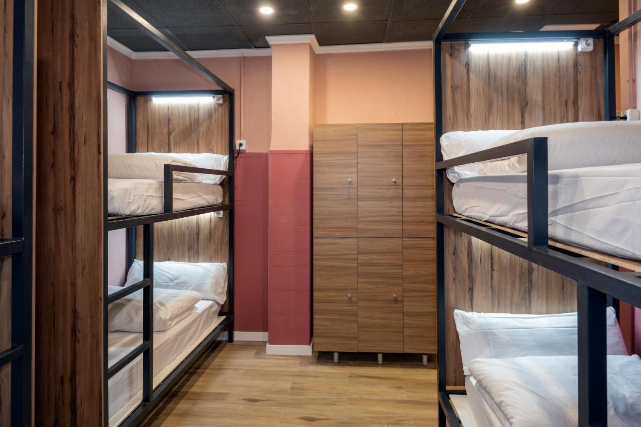 Som Hostel By The Venue บาเลนเซีย ภายนอก รูปภาพ