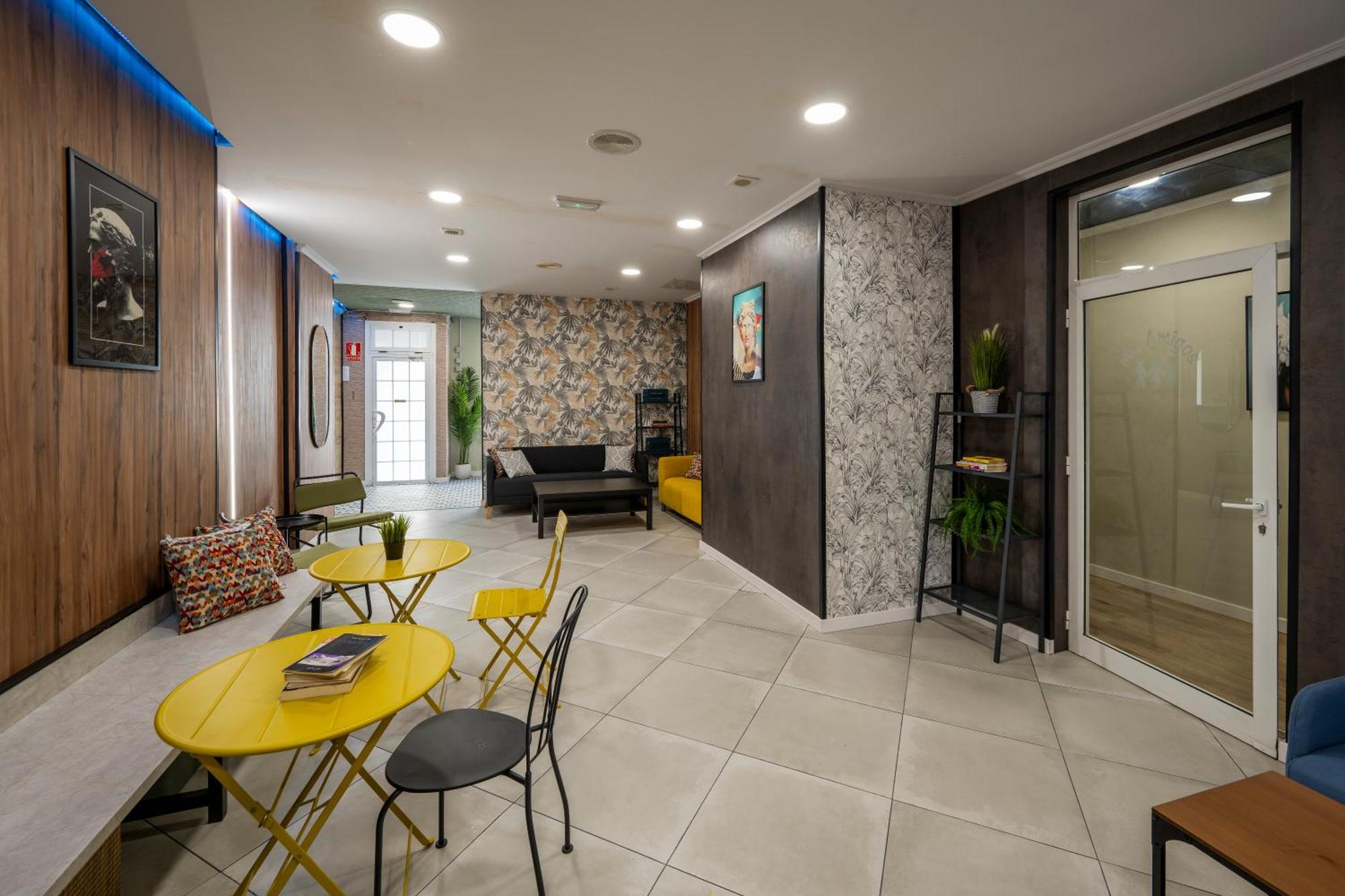 Som Hostel By The Venue บาเลนเซีย ภายนอก รูปภาพ