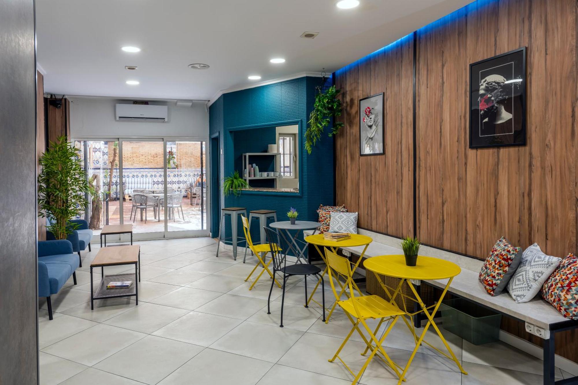 Som Hostel By The Venue บาเลนเซีย ภายนอก รูปภาพ